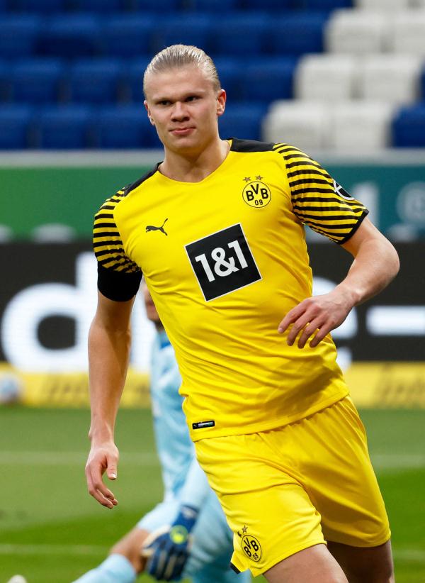 亚冠成都蓉城VS神户胜利船：周定洋坐镇 韦世豪+德尔加多领衔进攻（亚冠成都蓉城战神户胜利船：周定洋压阵，韦世豪搭档德尔加多领衔进攻）