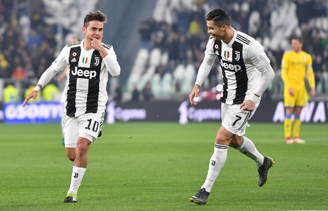 常州举办足球音乐晚会，黄紫昌夫妇甜蜜献唱《小酒窝》（常州上演足球音乐之夜，黄紫昌携妻深情合唱《小酒窝）