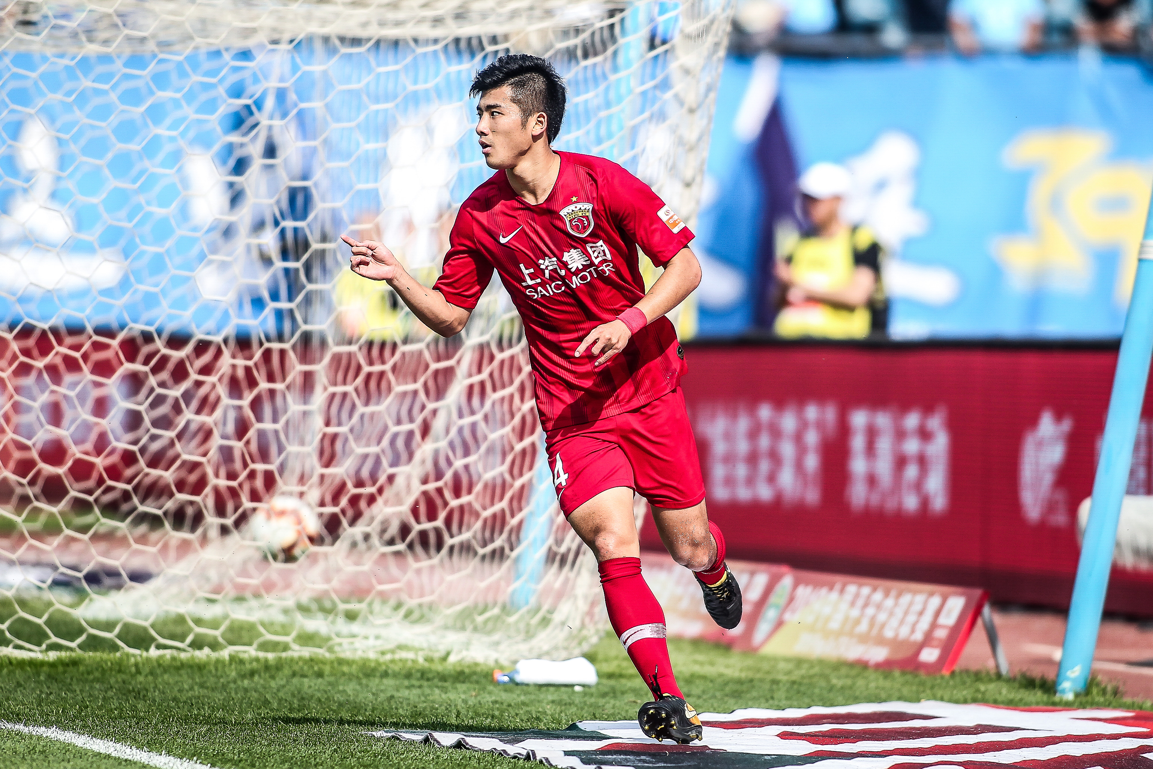 利物浦欧冠客场取分战平切尔西（利物浦欧冠客战切尔西收获一分）