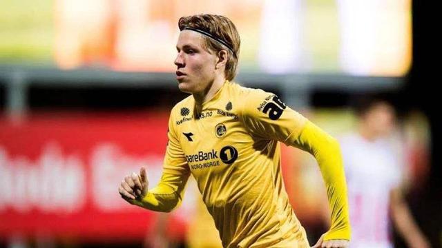 法甲半场：隆吉耶破僵，客队三中门框，梅斯暂0-1雷恩（法甲半场：隆吉耶先拔头筹，客队三次中框，梅斯暂以0-1落后雷恩）