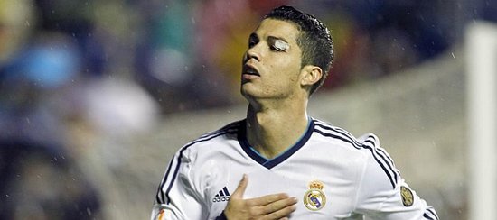 2025中足联颁奖：辽宁铁人队刘伟国当选中甲赛季最佳门将（中足联2025颁奖礼：辽宁铁人刘伟国荣膺中甲赛季最佳门将）