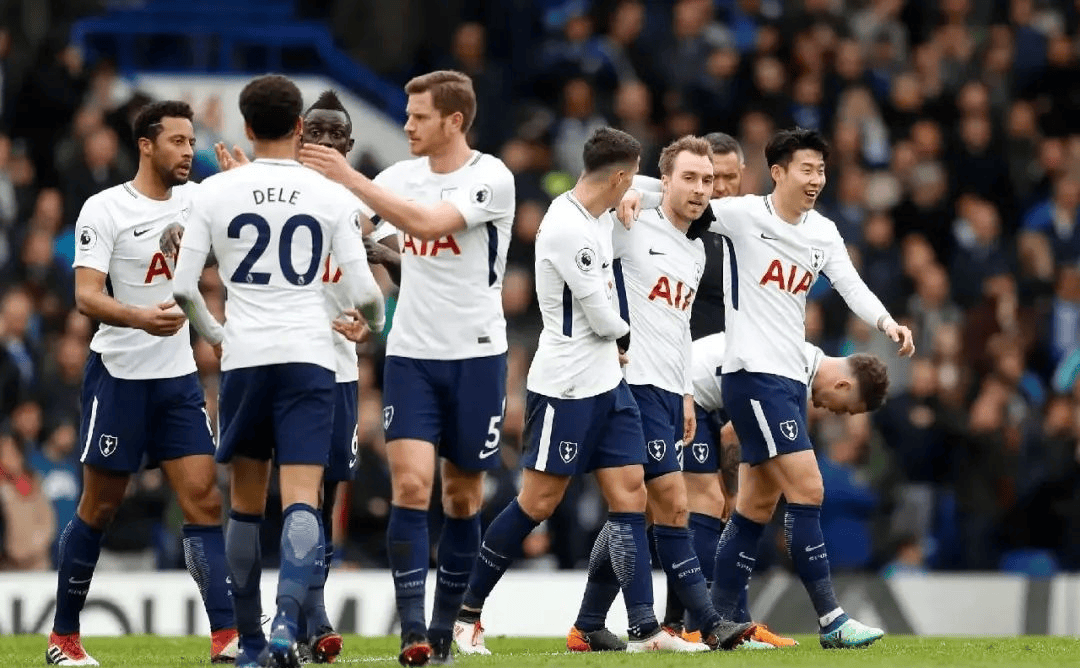 邮报评曼联近5年引援TOP30：姆伯莫第1，C罗第4，桑乔垫底（曼联近五年引援30强榜出炉：《邮报》评姆伯莫登顶，C罗第4，桑乔垫底）